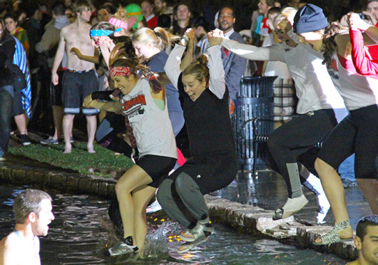 Ohio State fans jump into Mirror Lake. Credit: Lantern file photo