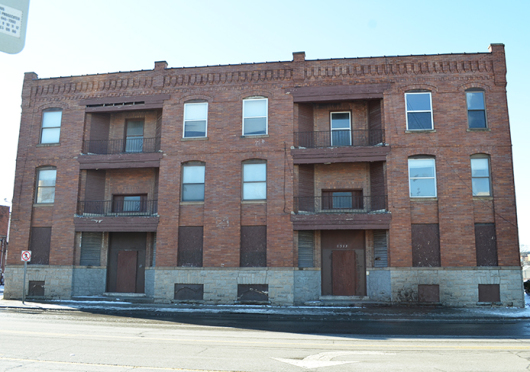 Abandoned apartment buildings, such as the one pictured on the corner of North High Street and 9th Avenue, are scheduled to undergo renovations.  Credit: Robert Scarpinito / Lantern reporter