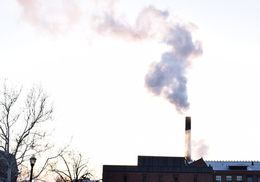 Smoke rises from McCracken Power Plant on Feb. 18. Credit: Kat Niu / Lantern photographer